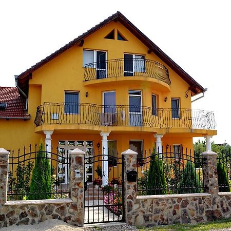 Hotel Casa Flora Sînmartin Exterior foto